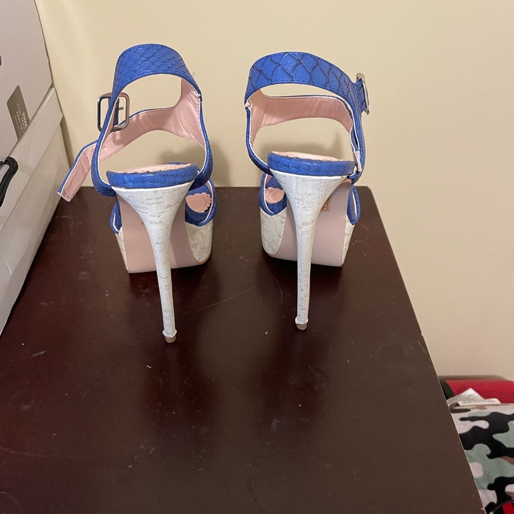Blue/Cream Heeled Sandal
